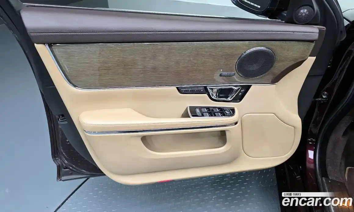 Jaguar XJ 2018 3.0 автомат (гидро), фото 14 Jaguar XJ 2018 3.0 автомат (гидро), фото 14