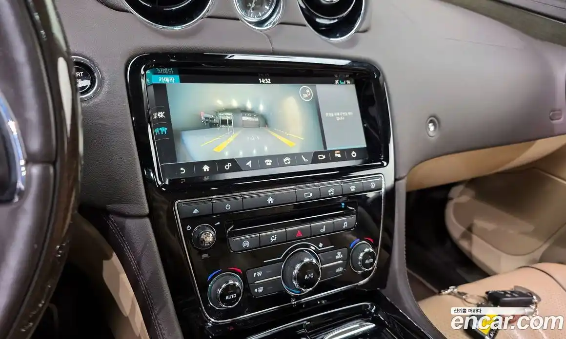 Jaguar XJ 2018 3.0 автомат (гидро), фото 23 Jaguar XJ 2018 3.0 автомат (гидро), фото 23