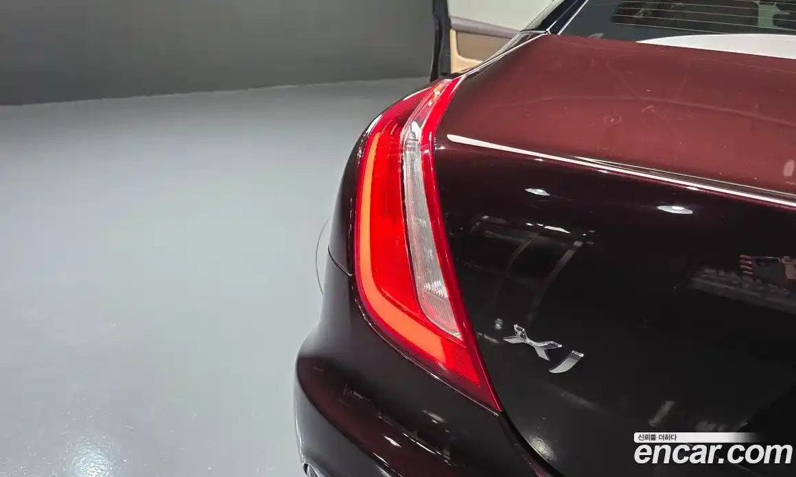 Jaguar XJ 2018 3.0 автомат (гидро), фото 9 Jaguar XJ 2018 3.0 автомат (гидро), фото 9