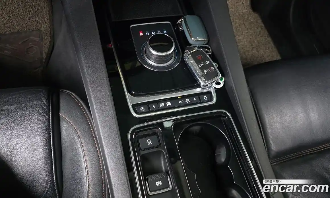 Jaguar F-Pace 2017 2.0 автомат (гидро), фото 12 Jaguar F-Pace 2017 2.0 автомат (гидро), фото 12