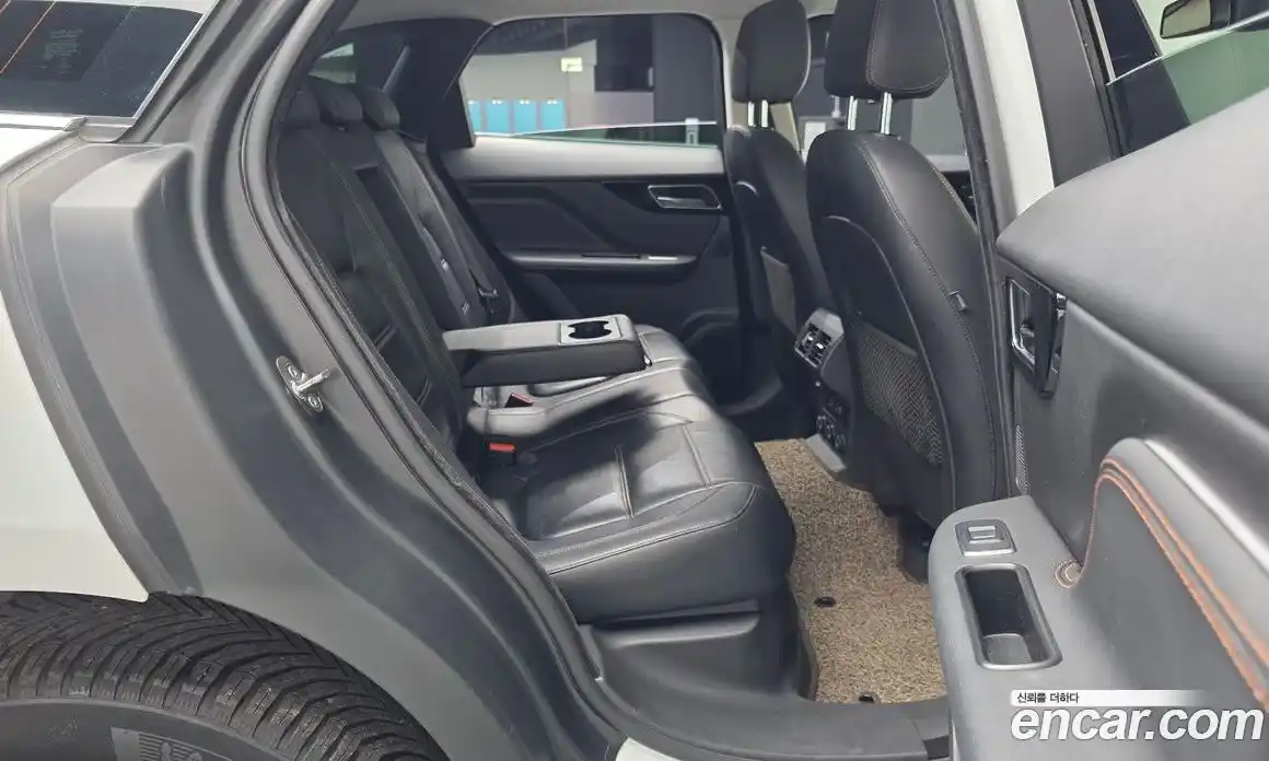 Jaguar F-Pace 2017 2.0 автомат (гидро), фото 18 Jaguar F-Pace 2017 2.0 автомат (гидро), фото 18