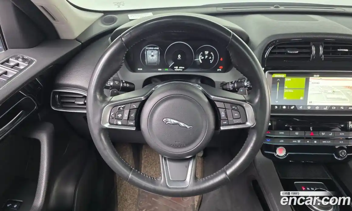 Jaguar F-Pace 2017 2.0 автомат (гидро), фото 19 Jaguar F-Pace 2017 2.0 автомат (гидро), фото 19