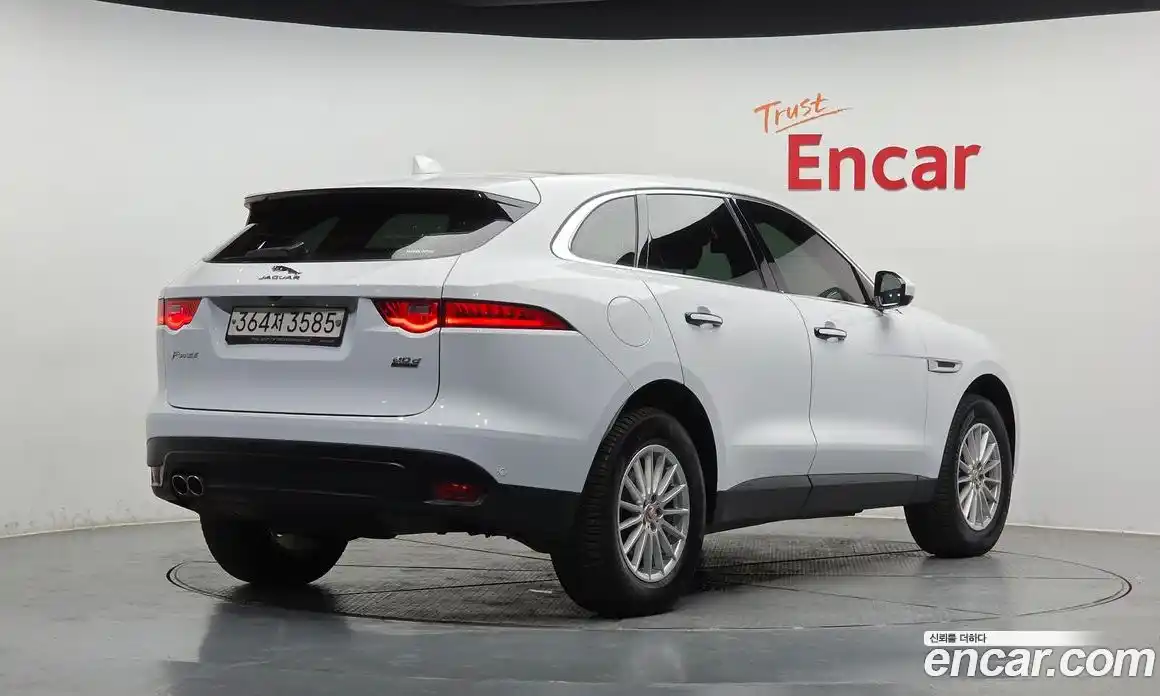 Jaguar F-Pace 2017 2.0 автомат (гидро), фото 2 Jaguar F-Pace 2017 2.0 автомат (гидро), фото 2