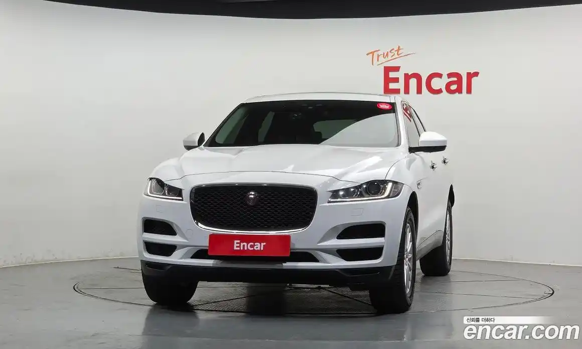 Jaguar F-Pace 2017 2.0 автомат (гидро), фото 3 Jaguar F-Pace 2017 2.0 автомат (гидро), фото 3