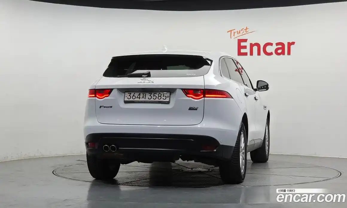 Jaguar F-Pace 2017 2.0 автомат (гидро), фото 4 Jaguar F-Pace 2017 2.0 автомат (гидро), фото 4