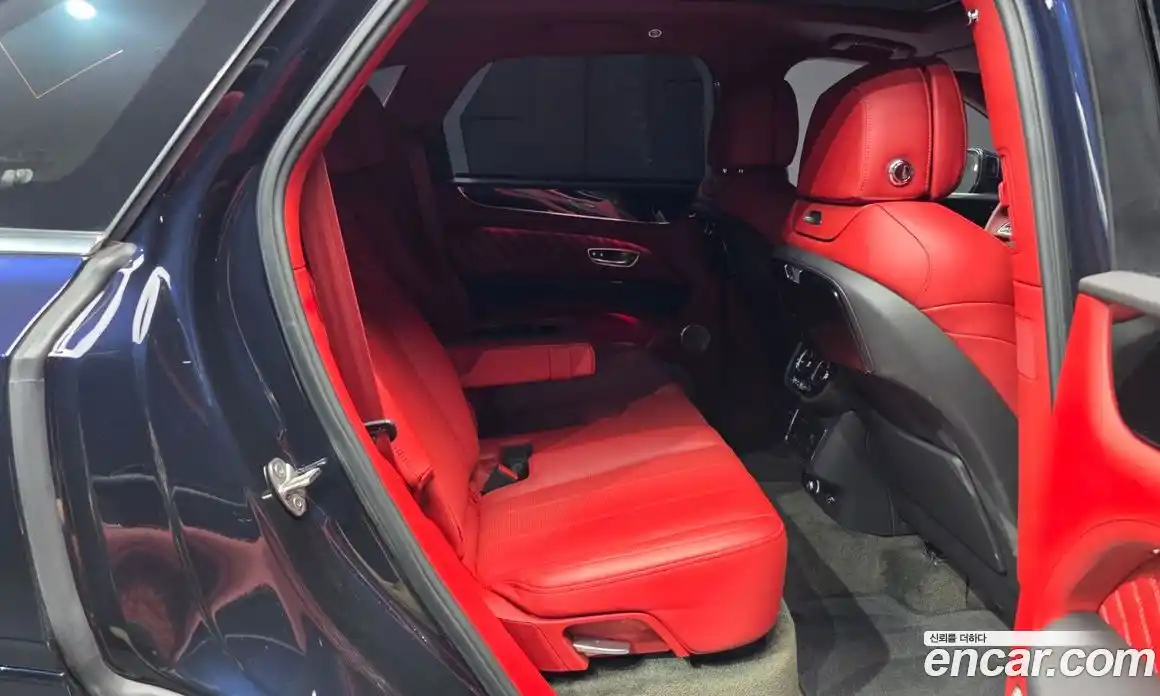 Bentley Bentayga 2022 4.0 автомат (гидро), фото 12 Bentley Bentayga 2022 4.0 автомат (гидро), фото 12