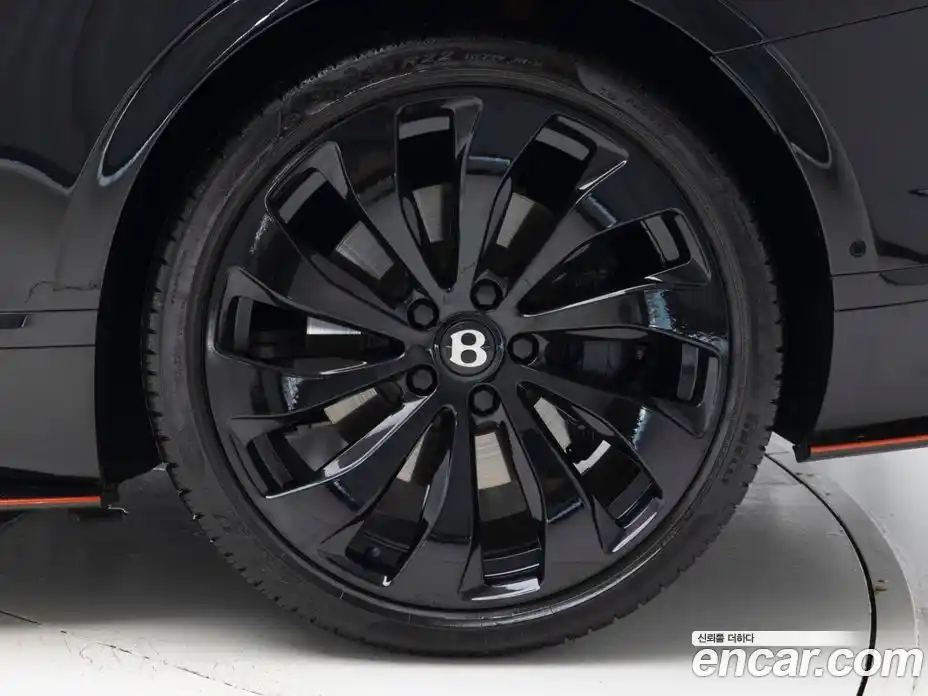 Bentley Continental 2024 4.0 автомат (гидро), фото 5