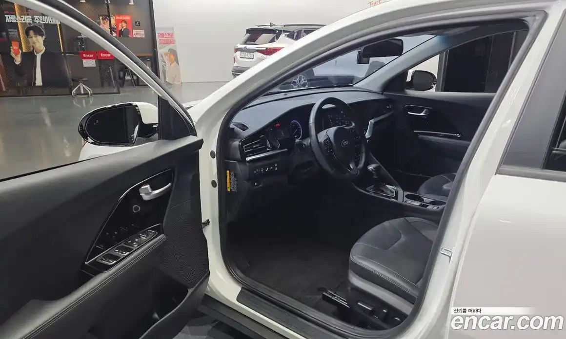 Kia Niro 2021 1.6 автомат (гидро), фото 13