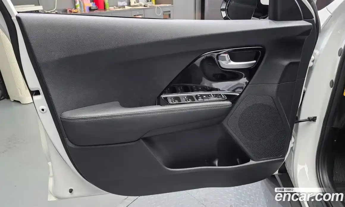 Kia Niro 2021 1.6 автомат (гидро), фото 14