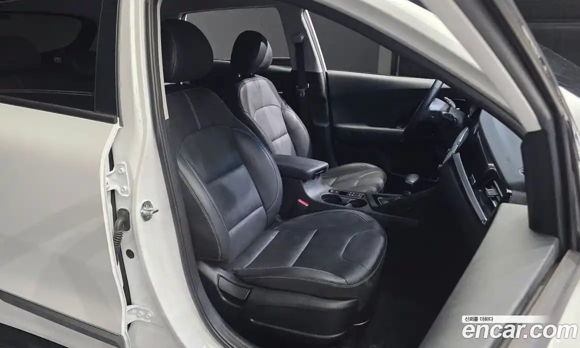 Kia Niro 2021 1.6 автомат (гидро), фото 16