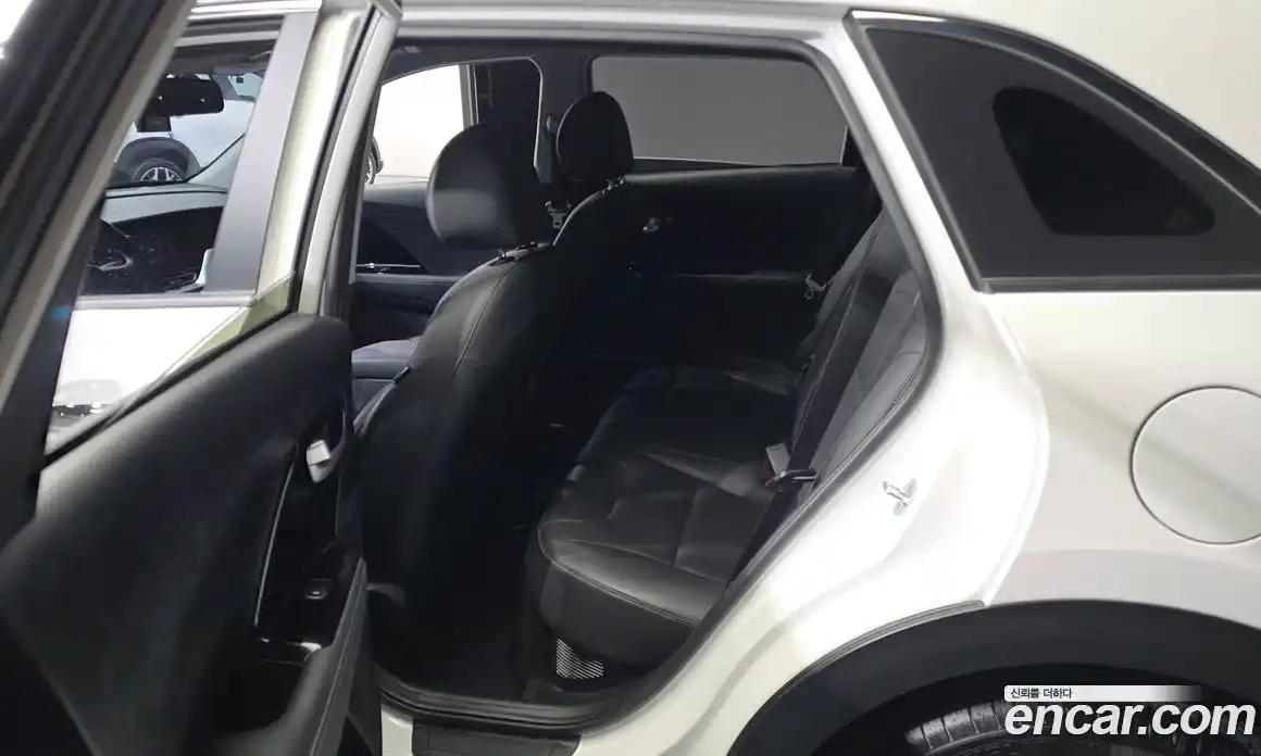 Kia Niro 2021 1.6 автомат (гидро), фото 17