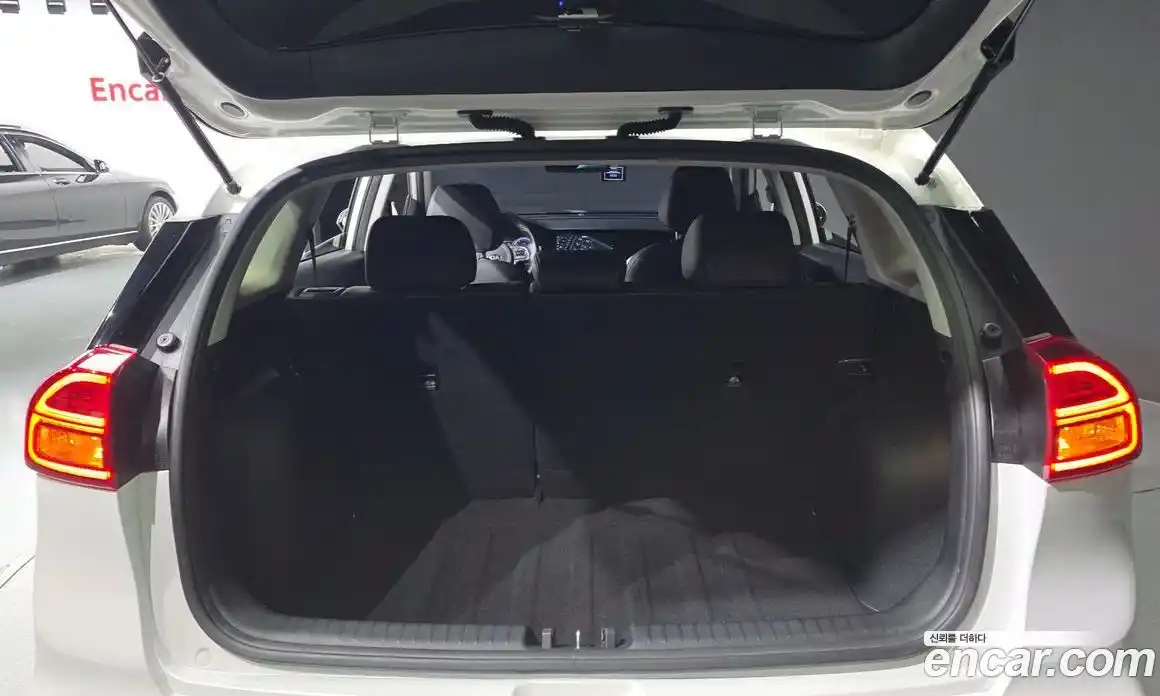 Kia Niro 2021 1.6 автомат (гидро), фото 24