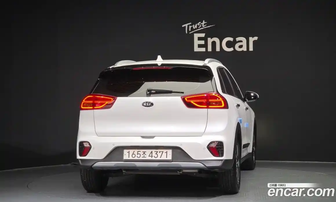 Kia Niro 2021 1.6 автомат (гидро), фото 4