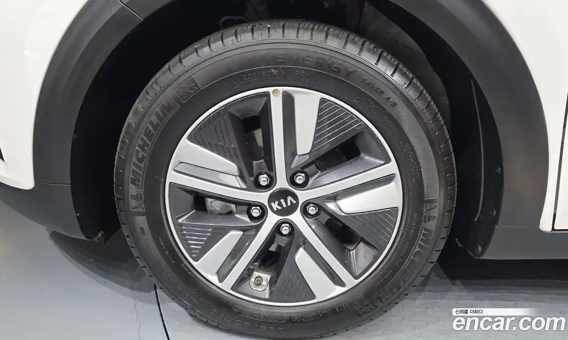 Kia Niro 2021 1.6 автомат (гидро), фото 5