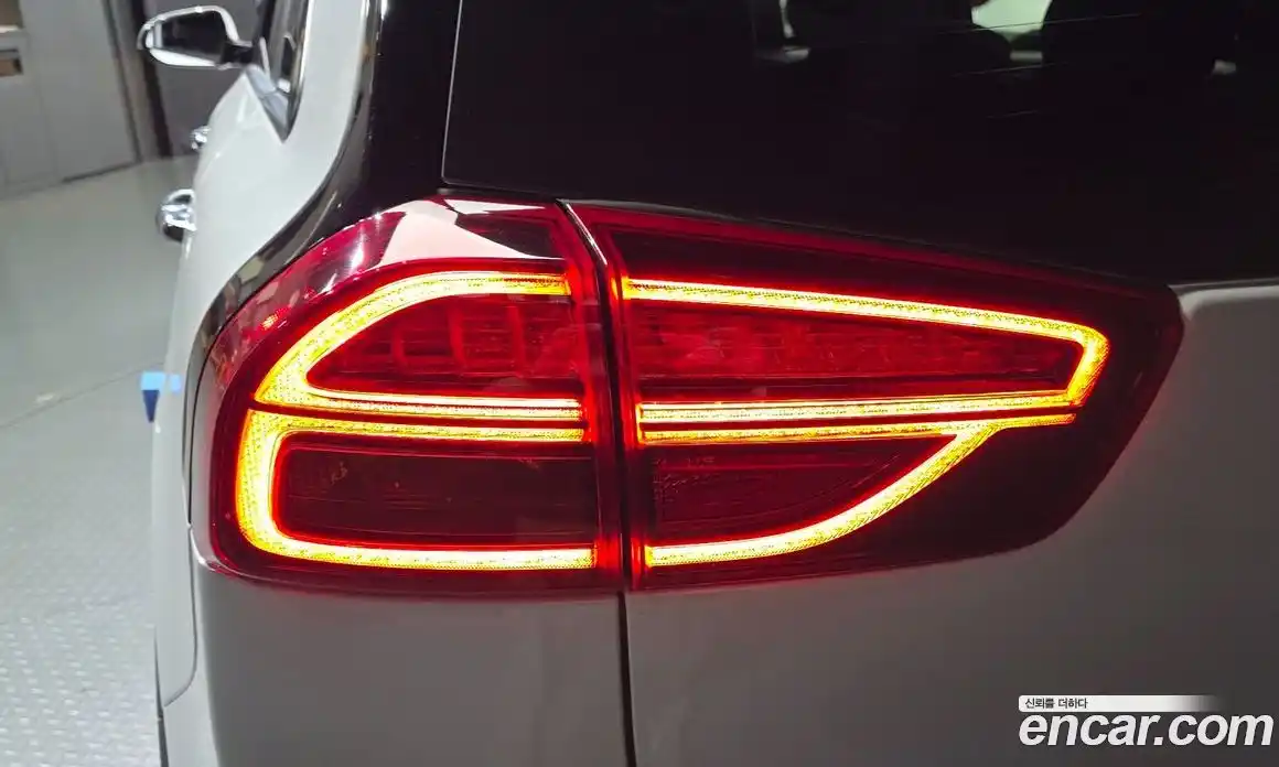 Kia Niro 2021 1.6 автомат (гидро), фото 9