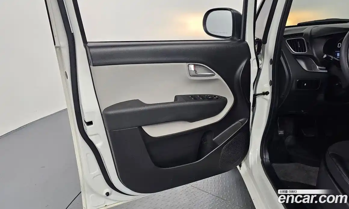 Kia Ray 2022 1.0 автомат (гидро), фото 14