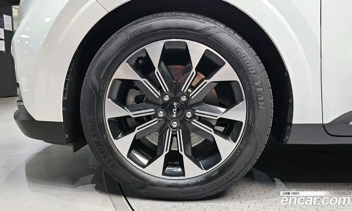 Kia Carnival 2023 3.5 автомат (гидро), фото 5
