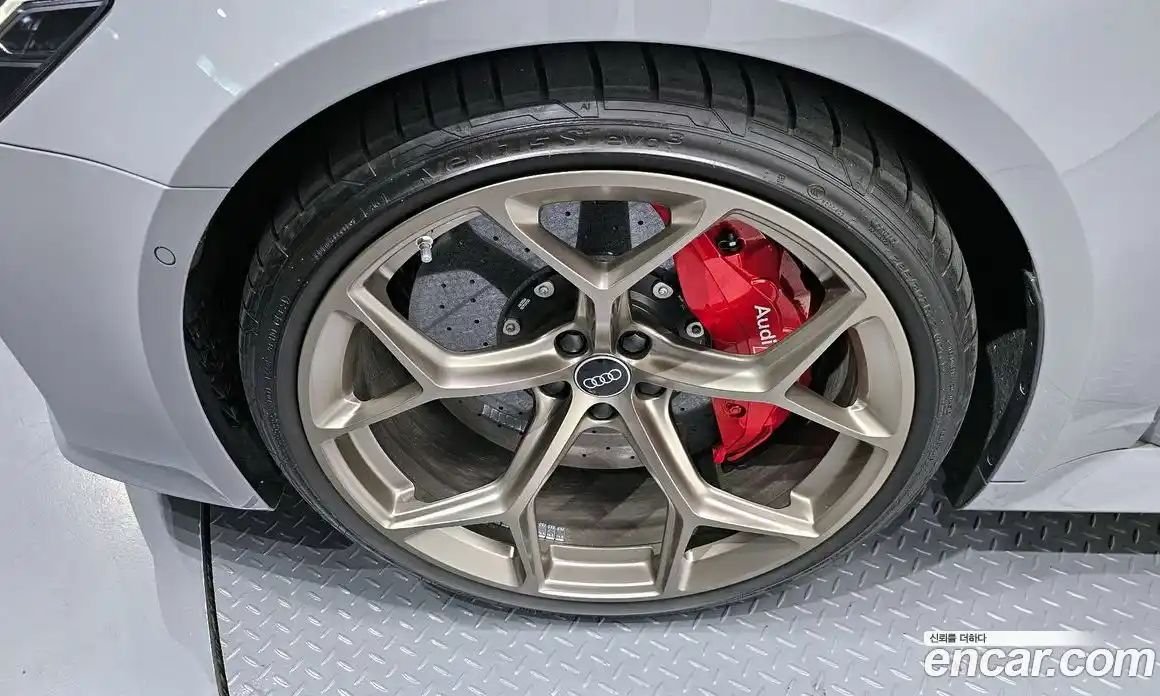 Audi RS6 2025 4.0 автомат (гидро), фото 5