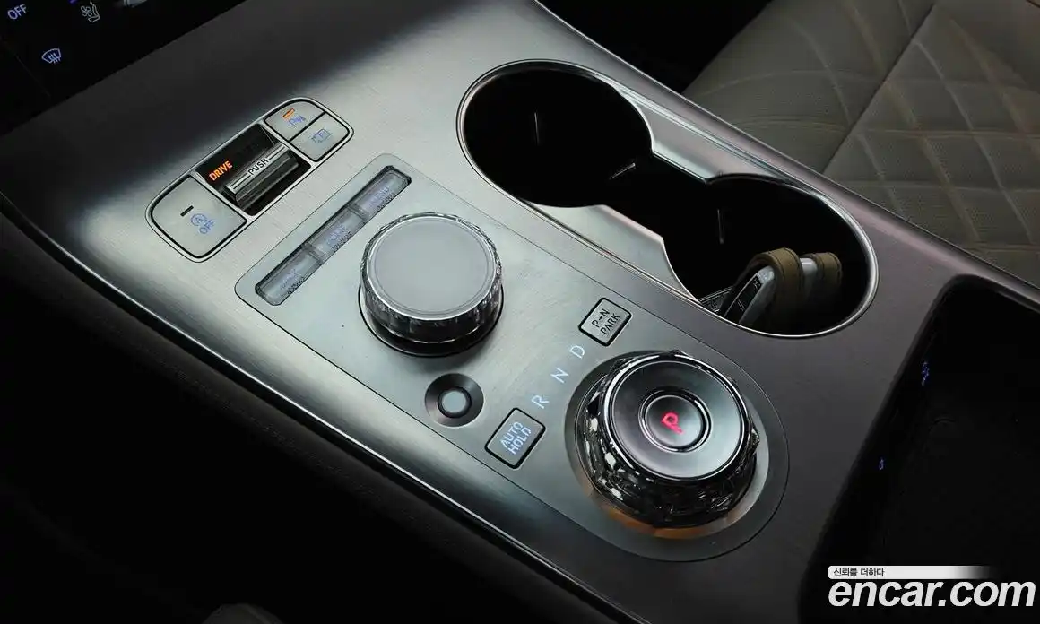 Genesis GV70 2025 2.5 автомат (гидро), фото 12