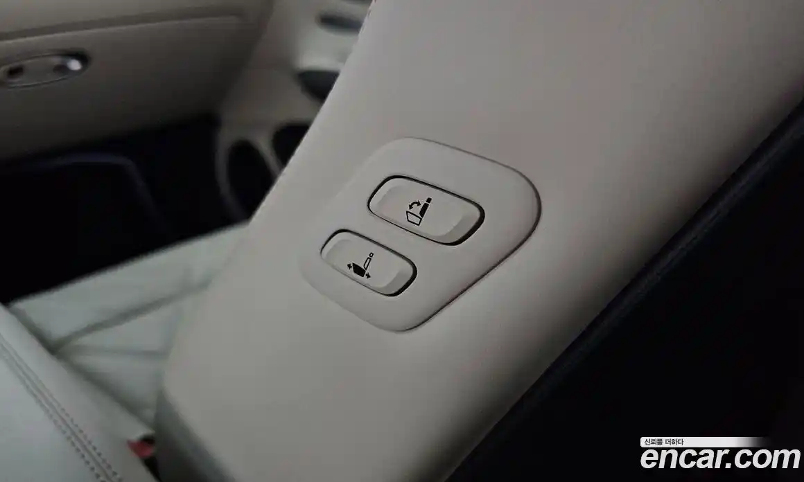 Genesis GV70 2025 2.5 автомат (гидро), фото 32