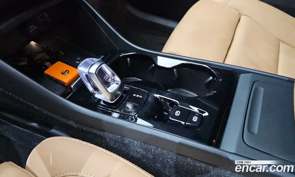 Volvo XC40 2022 2.0 автомат (гидро), фото 12