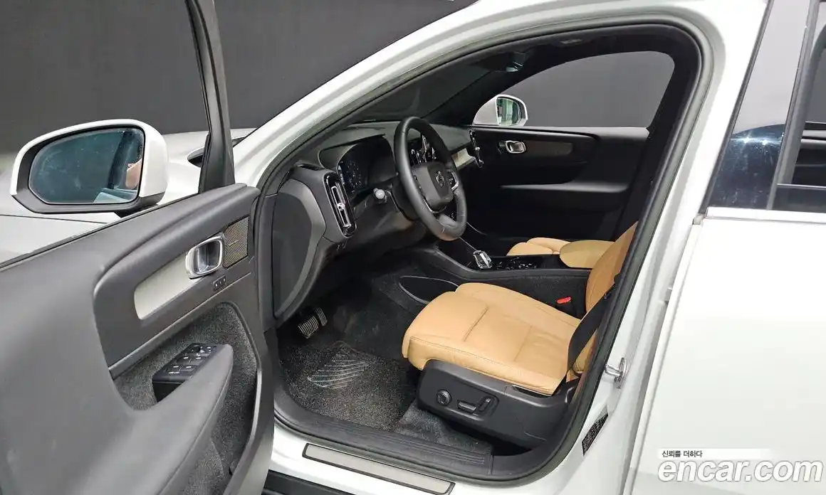 Volvo XC40 2022 2.0 автомат (гидро), фото 13
