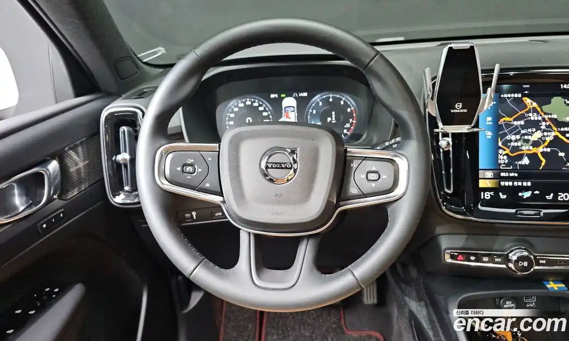 Volvo XC40 2022 2.0 автомат (гидро), фото 17