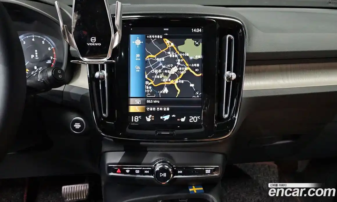 Volvo XC40 2022 2.0 автомат (гидро), фото 18