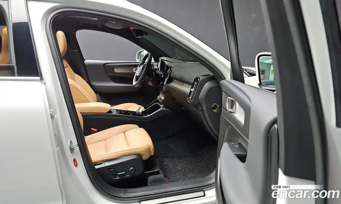 Volvo XC40 2022 2.0 автомат (гидро), фото 23