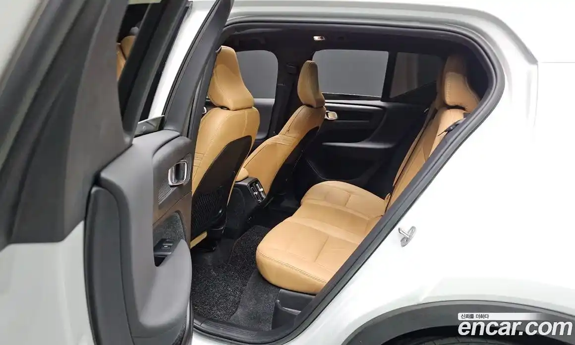 Volvo XC40 2022 2.0 автомат (гидро), фото 25