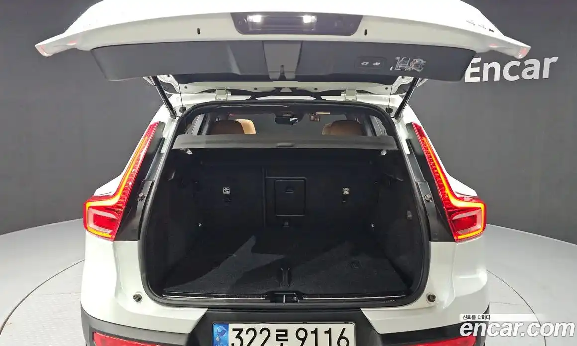 Volvo XC40 2022 2.0 автомат (гидро), фото 26
