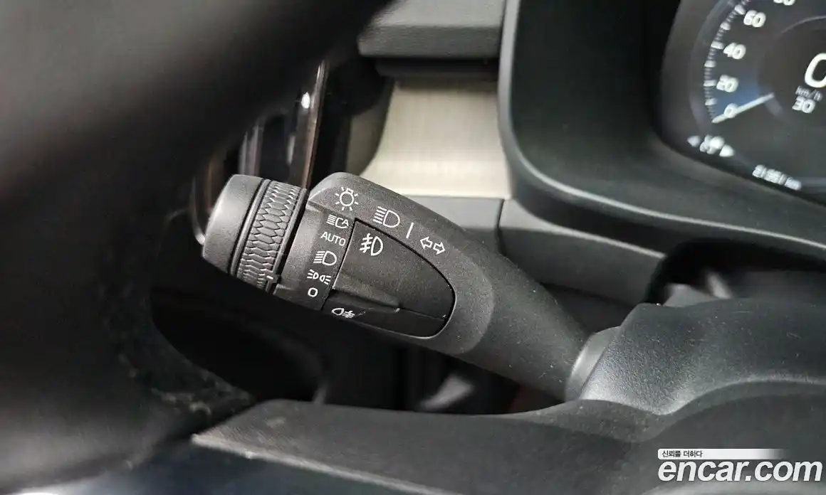 Volvo XC40 2022 2.0 автомат (гидро), фото 27
