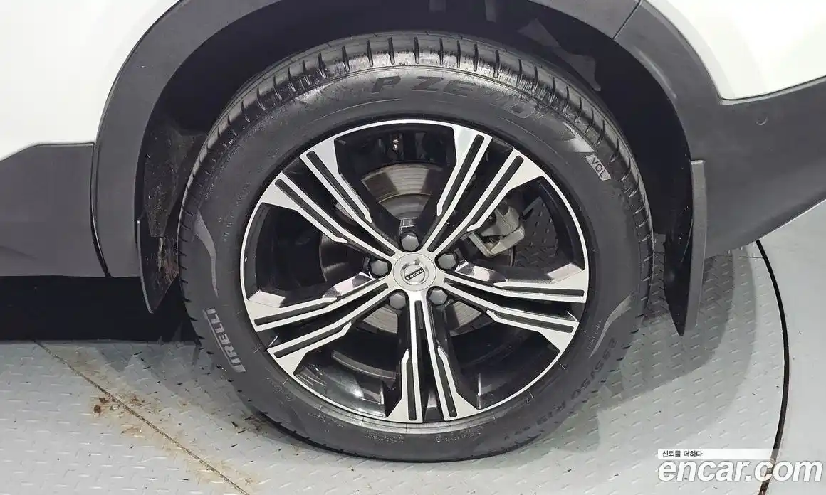 Volvo XC40 2022 2.0 автомат (гидро), фото 7