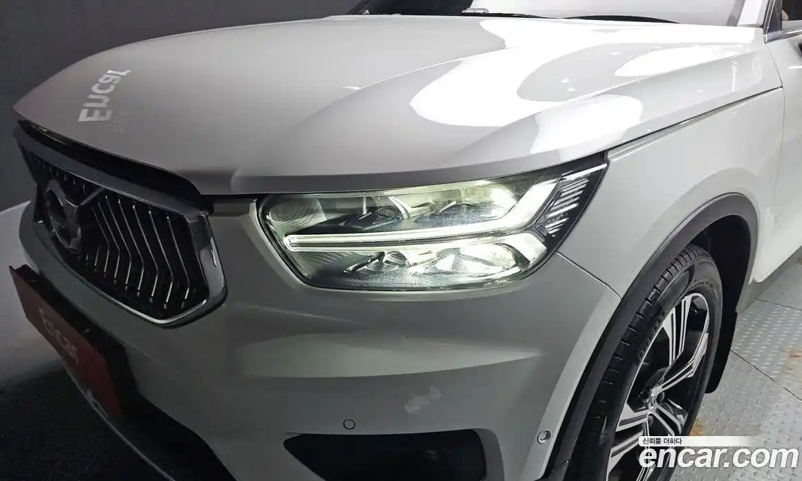 Volvo XC40 2022 2.0 автомат (гидро), фото 8