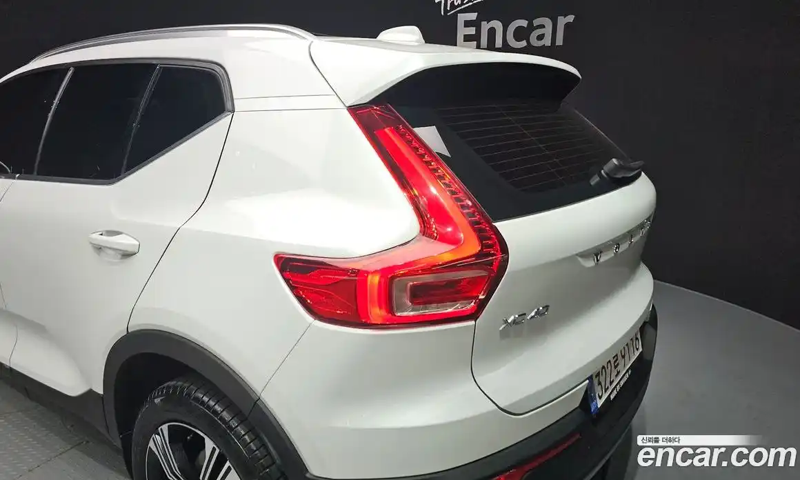 Volvo XC40 2022 2.0 автомат (гидро), фото 9