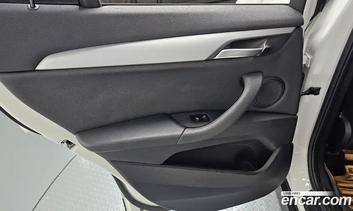 BMW X1 2018 2.0 автомат (гидро), фото 15