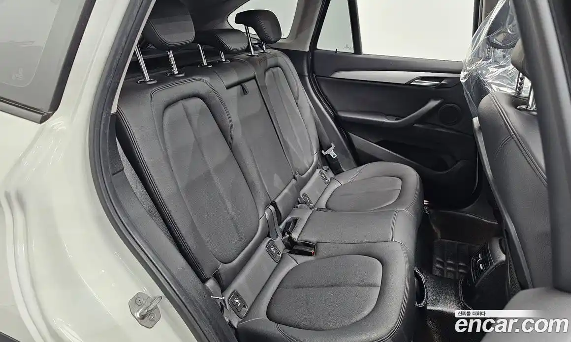 BMW X1 2018 2.0 автомат (гидро), фото 18