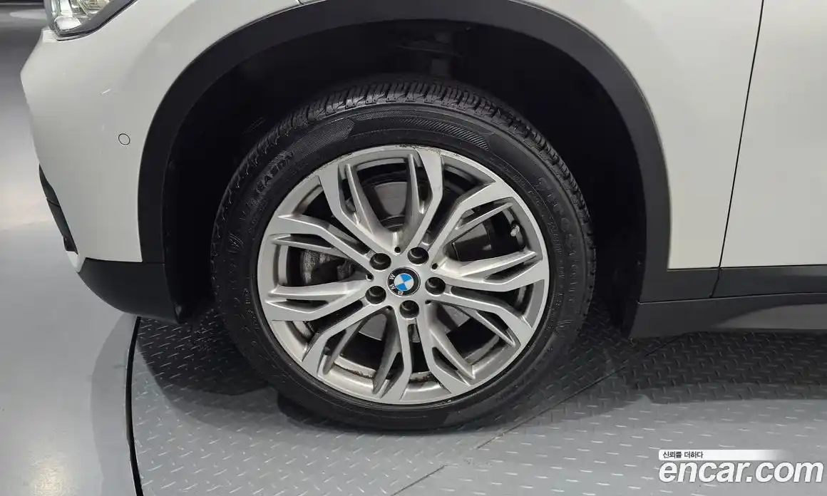 BMW X1 2018 2.0 автомат (гидро), фото 5