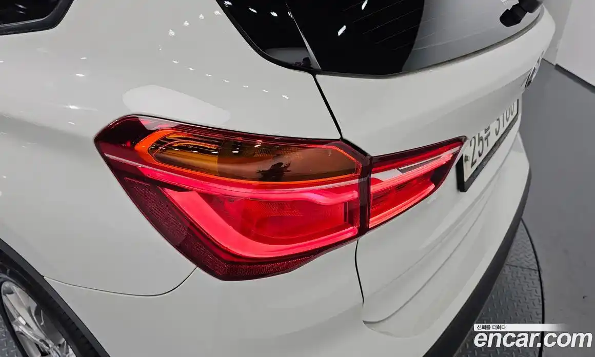 BMW X1 2018 2.0 автомат (гидро), фото 9