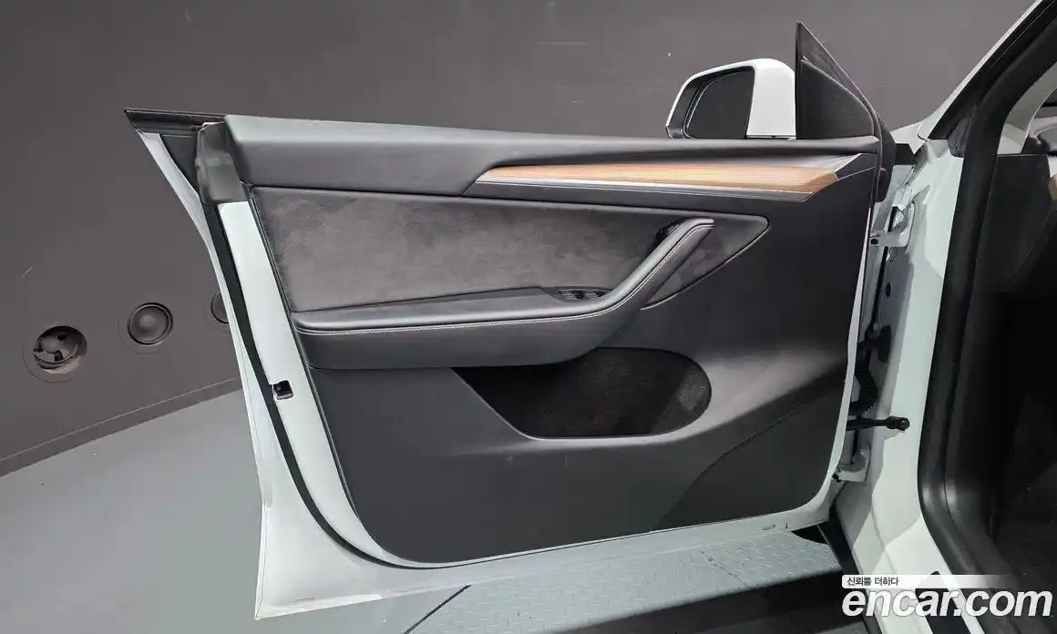 Tesla Model Y 2023 0.2 автомат (гидро), фото 14