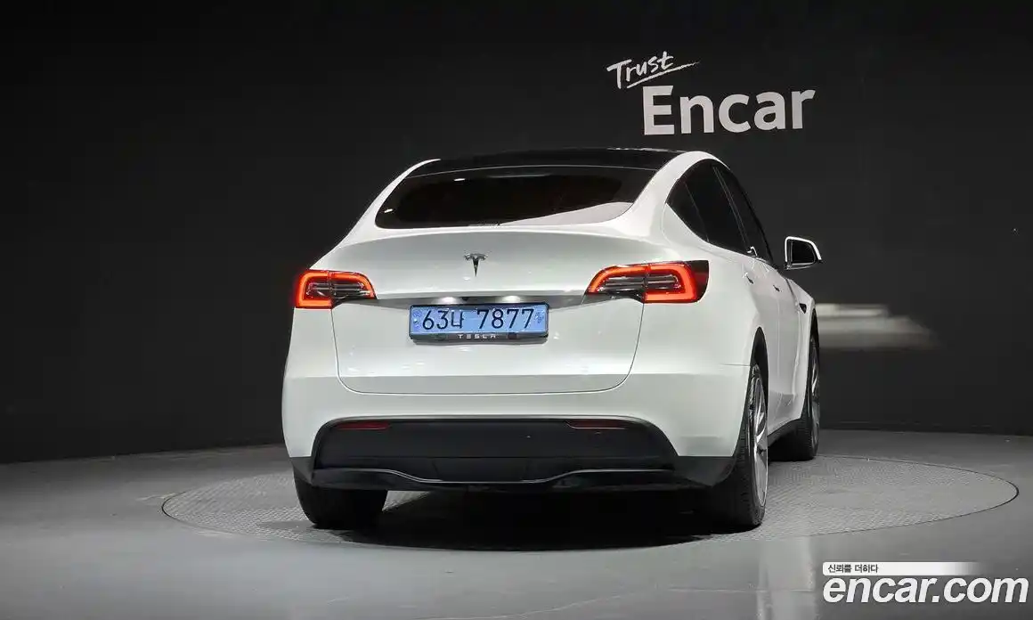 Tesla Model Y 2023 0.2 автомат (гидро), фото 4