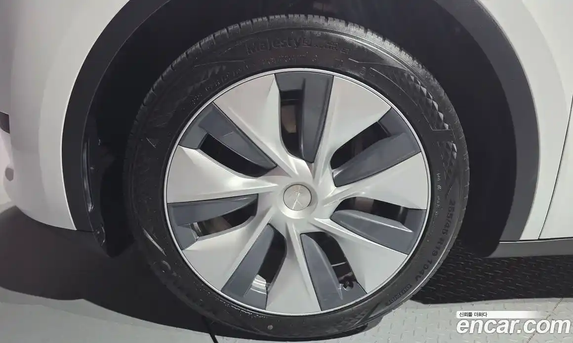 Tesla Model Y 2023 0.2 автомат (гидро), фото 5