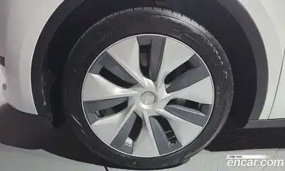 Tesla Model Y 2023 0.2 автомат (гидро), миниатюра 5