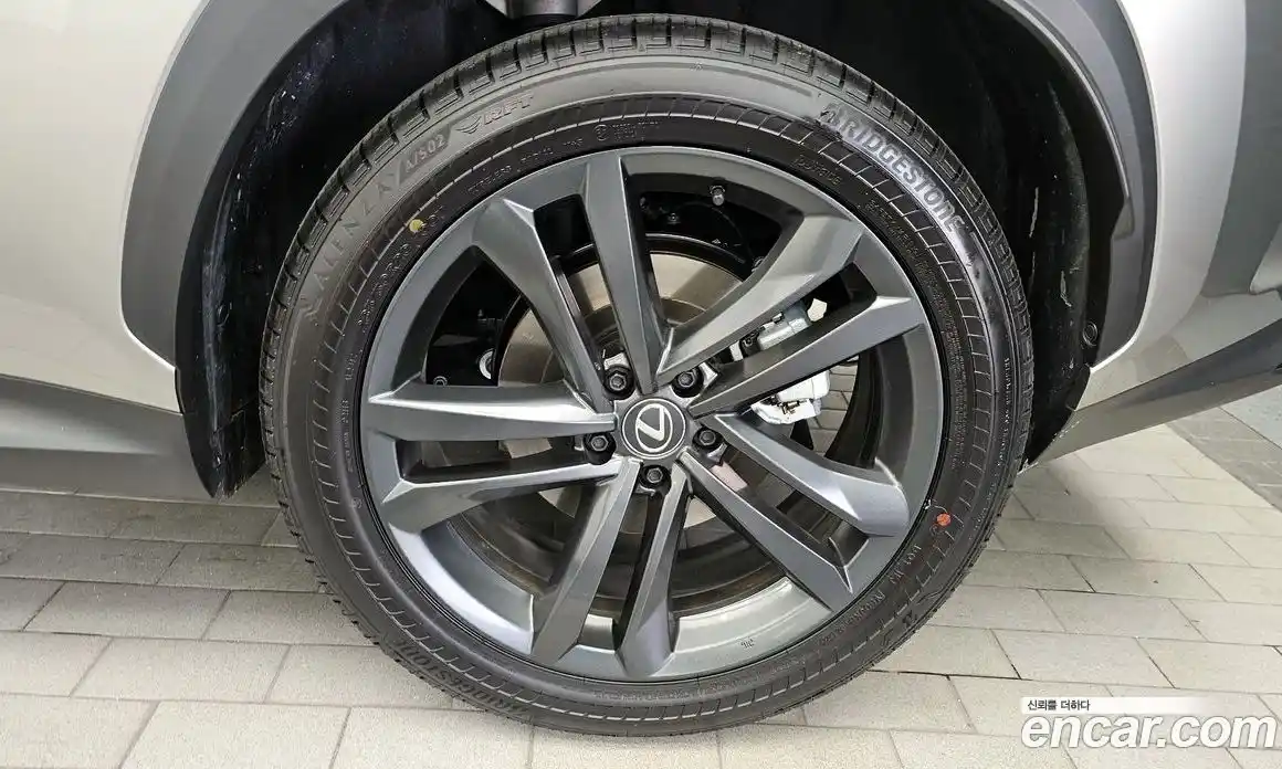 Lexus NX 2025 2.5 автомат (гидро), фото 7