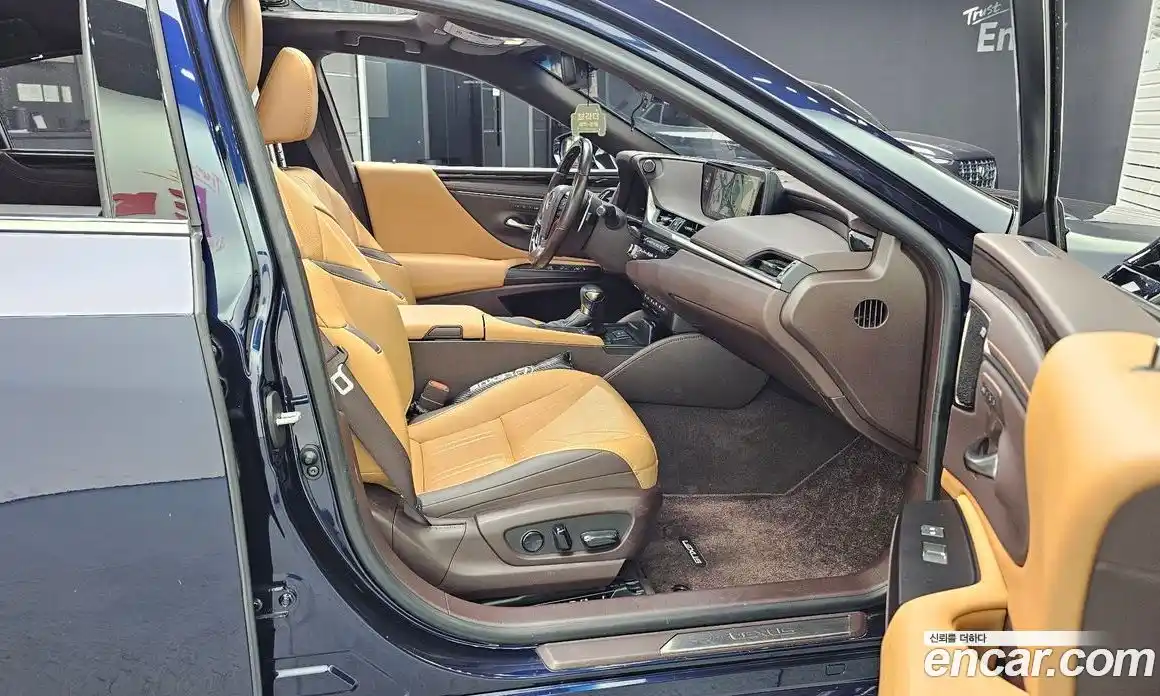 Lexus ES 2020 2.5 автомат (гидро), фото 11 Lexus ES 2020 2.5 автомат (гидро), фото 11