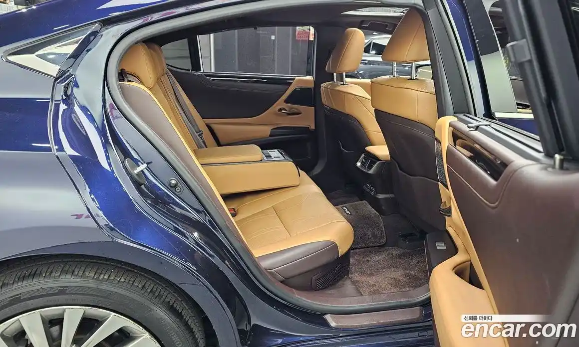 Lexus ES 2020 2.5 автомат (гидро), фото 12 Lexus ES 2020 2.5 автомат (гидро), фото 12