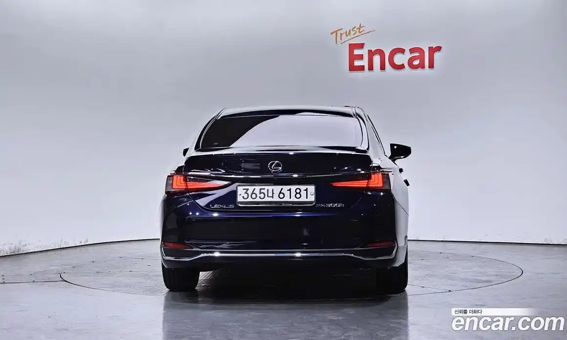 Lexus ES 2020 2.5 автомат (гидро), фото 4 Lexus ES 2020 2.5 автомат (гидро), фото 4
