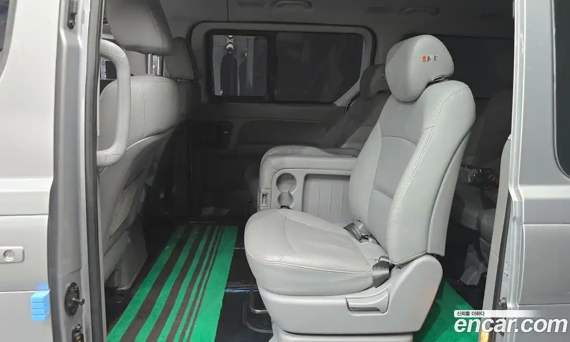 Hyundai Starex 2016 2.5 автомат (гидро), фото 12