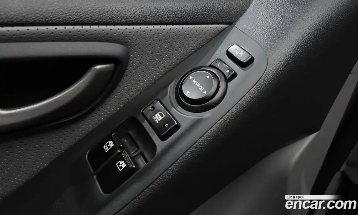 Hyundai Starex 2016 2.5 автомат (гидро), фото 17