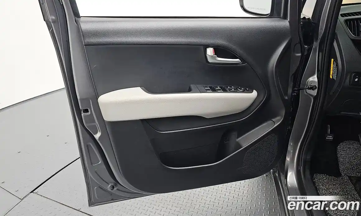 Kia Ray 2023 1.0 автомат (гидро), фото 14